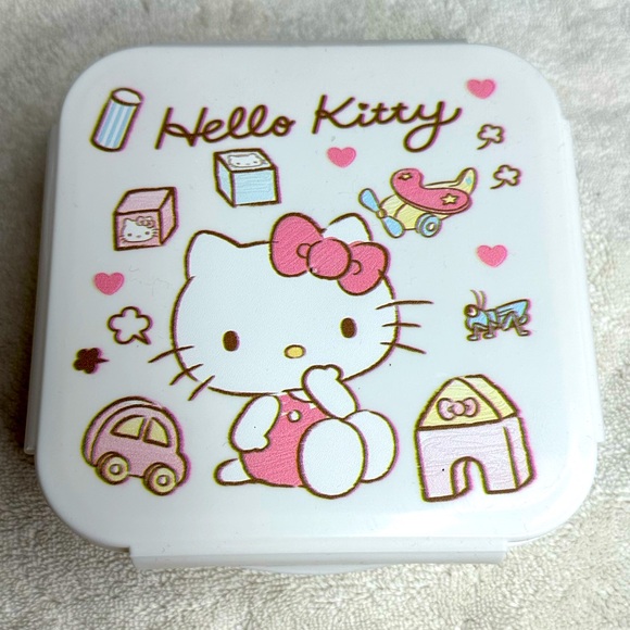 Sanrio HELLO KITTY Lunch Sandwich Fresh Preservation Box - Picture 1 of 2